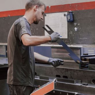 Mitarbeiter Kantmaschine S&D Blech